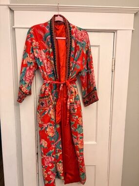 Vintage Silk lined kimono style robe with embroidery